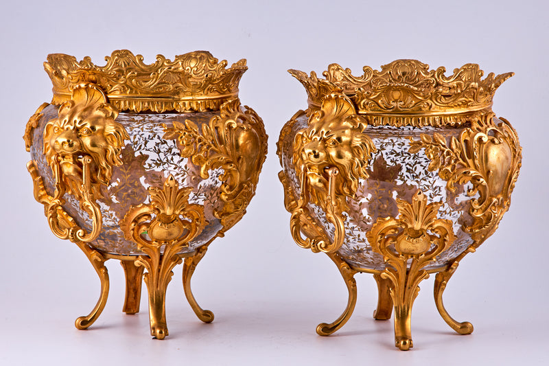 一對巴卡拉水晶花瓶，配有鍍金青銅裝飾元素