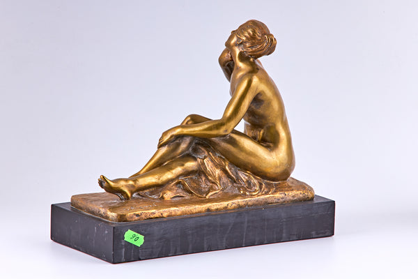 20世紀初的鍍金青銅雕塑，描繪裸體女士和一隻鳥