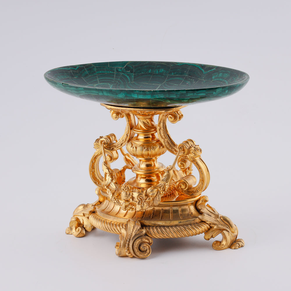 Jarrón antiguo de malaquita sobre pedestal neoreanissence de bronce bañado en oro y guirnalda de frutas