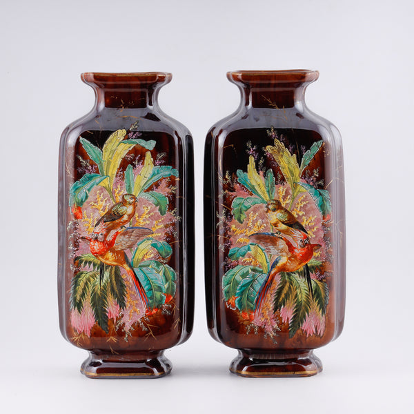 一對古董東方陶瓷花瓶