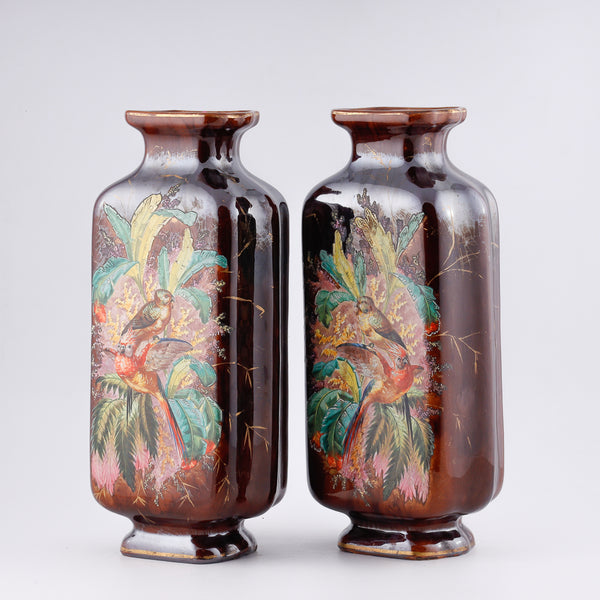 一對古董東方陶瓷花瓶