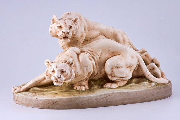 Escultura minimalista de porcelana de dos tigres.