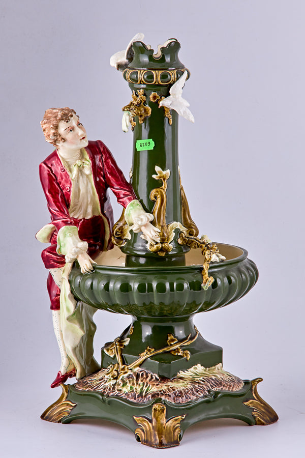 Jarrón decorativo de mayólica modelado en relieve pintado a mano Art Nouveau