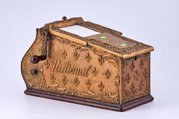 Caja registradora portátil antigua de latón firmada “La caja registradora nacional PAYTON OUSA” por “National”