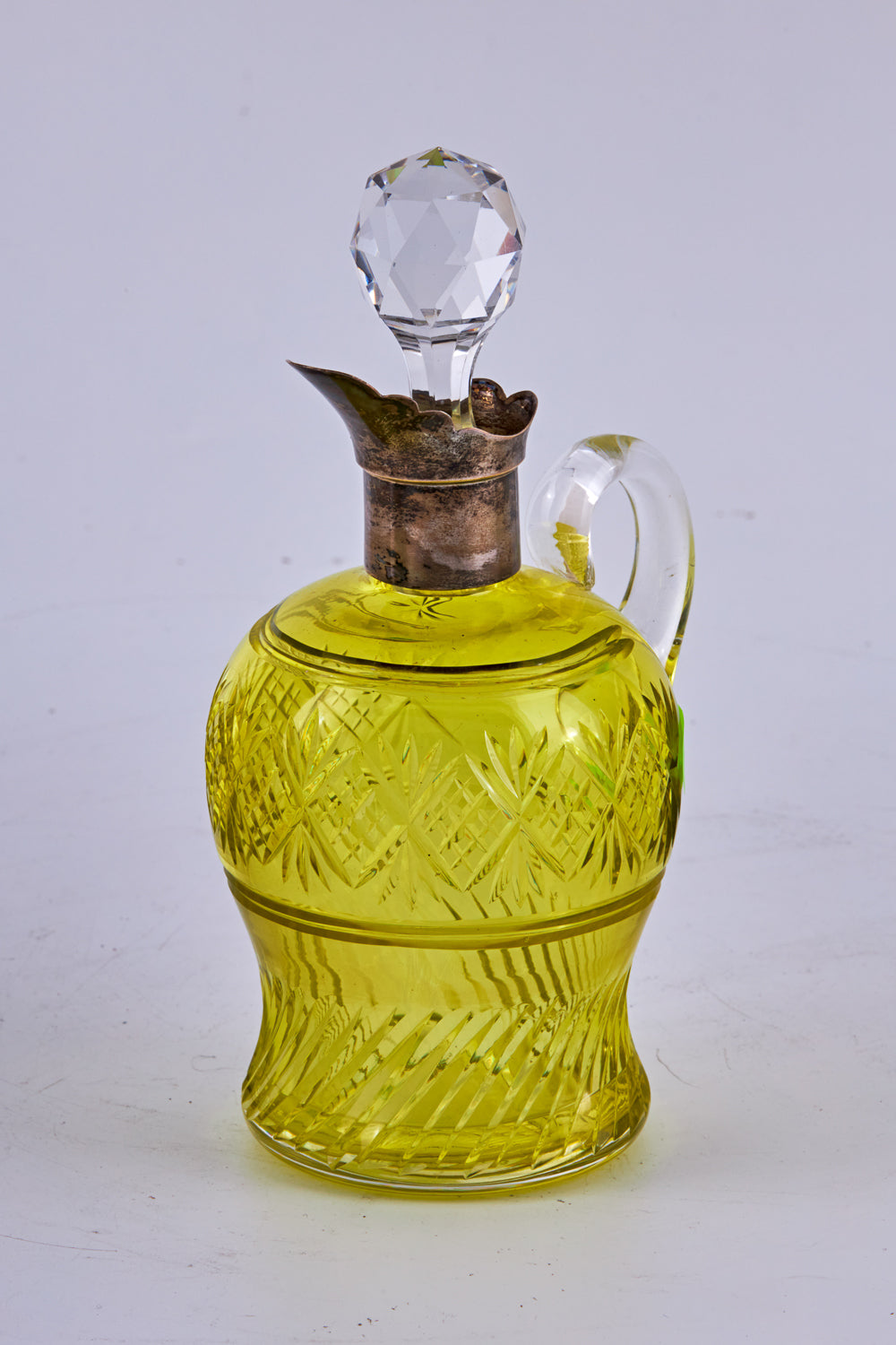 Coloured crystal carafe with 6 crystal cups