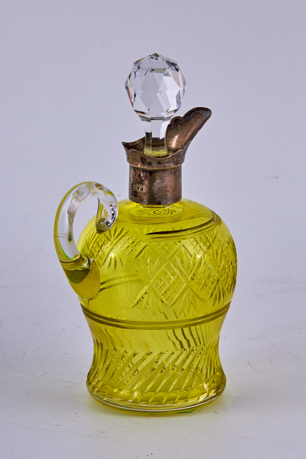 Coloured crystal carafe with 6 crystal cups
