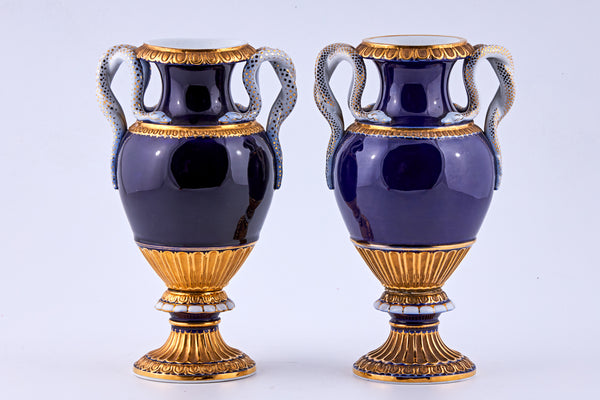 Ernst August cobalt blue Meissen porcelain vases, gold-plated with intricate snake-shaped handles "Schlangenhenkel”