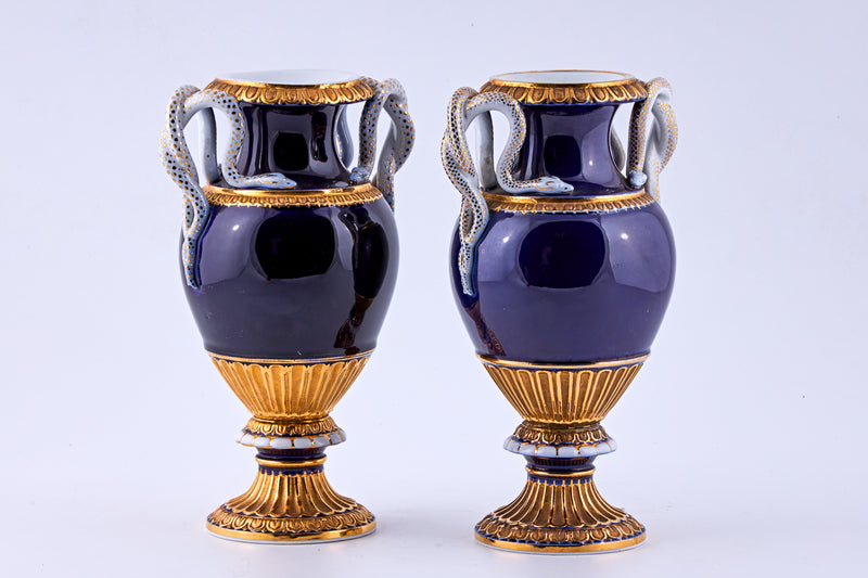 Ernst August cobalt blue Meissen porcelain vases, gold-plated with intricate snake-shaped handles "Schlangenhenkel”