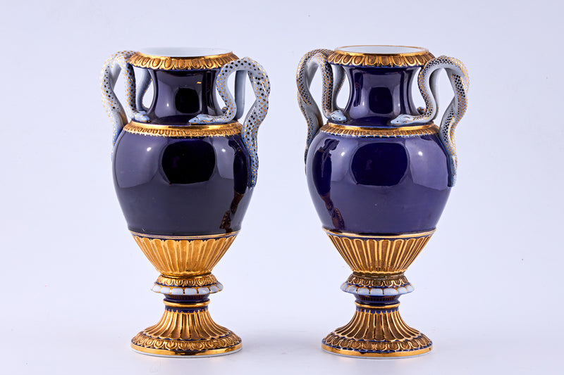 Ernst August cobalt blue Meissen porcelain vases, gold-plated with intricate snake-shaped handles "Schlangenhenkel”