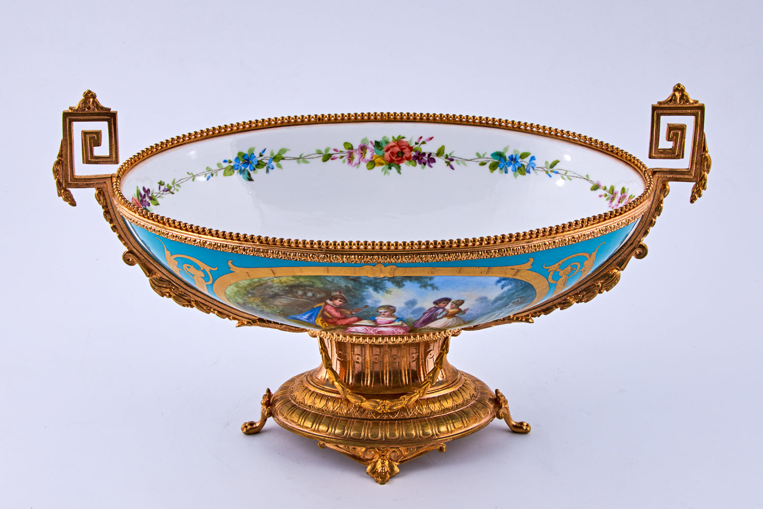 Jarrón de porcelana con montura ormolu Sevres bleu celeste