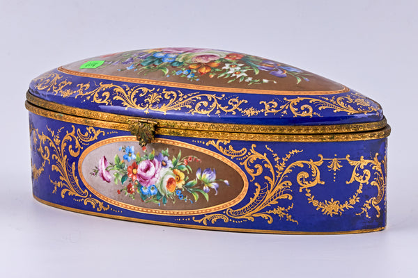 Gran caja de joyería o baratija montada en ormolu de porcelana azul cobalto Le Tallec