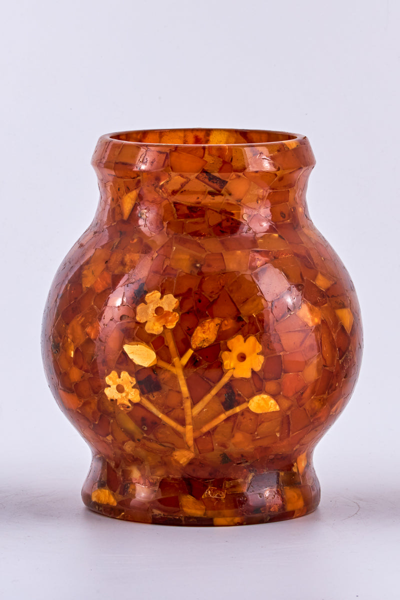鑲嵌花朵圖案的波羅的海琥珀花瓶