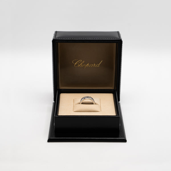 Anillo Chopard de oro blanco de 18 quilates de la colección Chopardissimo