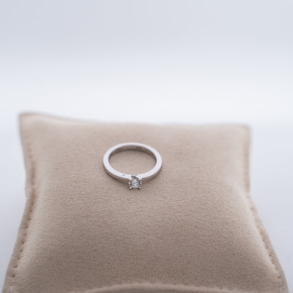 Chopard 18k 白金 0.30 克拉明亮式切割鑽石戒指，來自“For Ever Engagement”系列