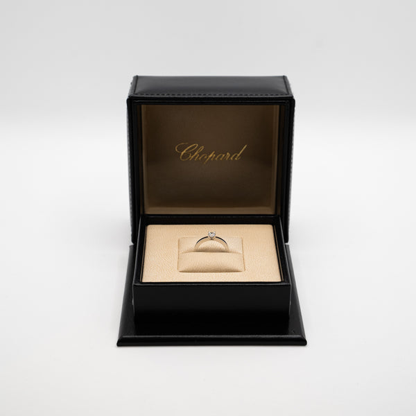 Anillo Chopard de oro blanco de 18 quilates con diamantes de talla brillante de 0,30 quilates de la colección "For Ever engagement"