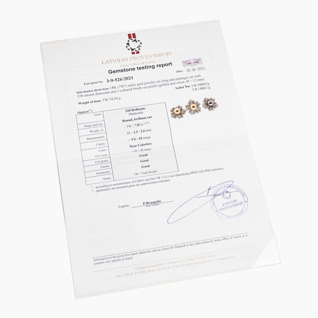 Joyas de oro blanco de 18 quilates engastadas con diamantes y perlas cultivadas de los Mares del Sur.