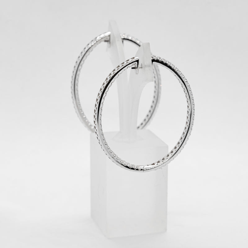 18k white gold hoop earrings set with 6,4 TCW of natural diamonds