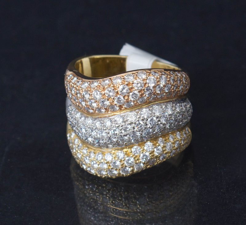 18k gold ring set with natural diamonds