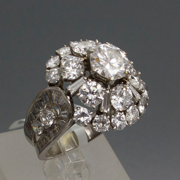 Anillo de racimo Boucheron vintage engastado con 6CTW de diamantes naturales en un entorno de platino