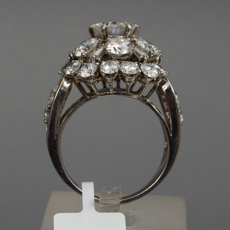 Anillo de racimo Boucheron vintage engastado con 6CTW de diamantes naturales en un entorno de platino