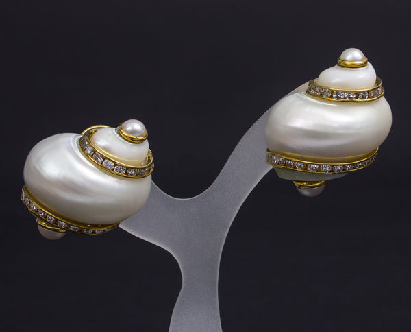 Seaman Schepps 的一對帶有養殖珍珠的復古 Turbo Shell 耳環