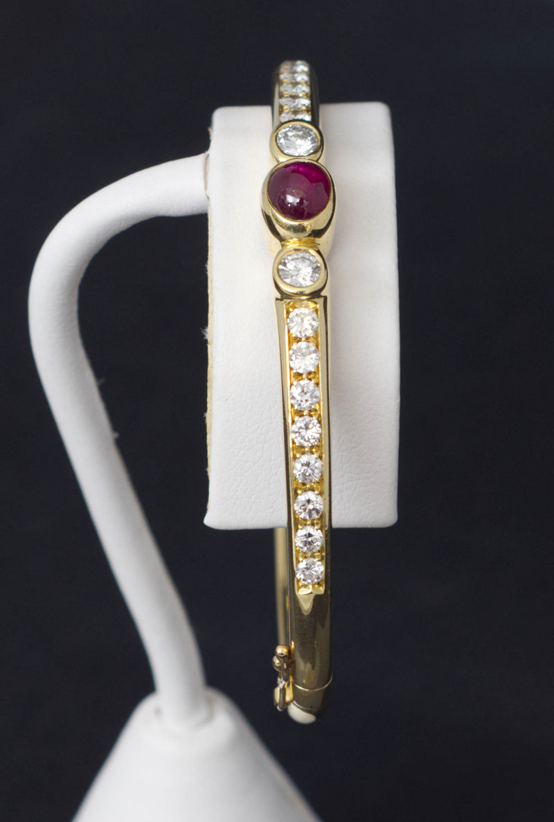 Vintage 18k Yellow gold bracelet set with natural diamonds and one natural ruby