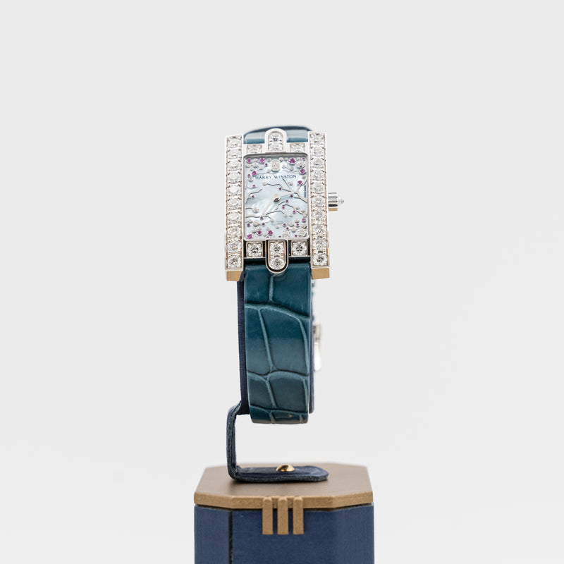 Reloj de pulsera para mujer Harry Winston Avenue Classic Cherry Blosson de cuarzo, oro blanco 18, número de referencia: AVEQHM21WW286