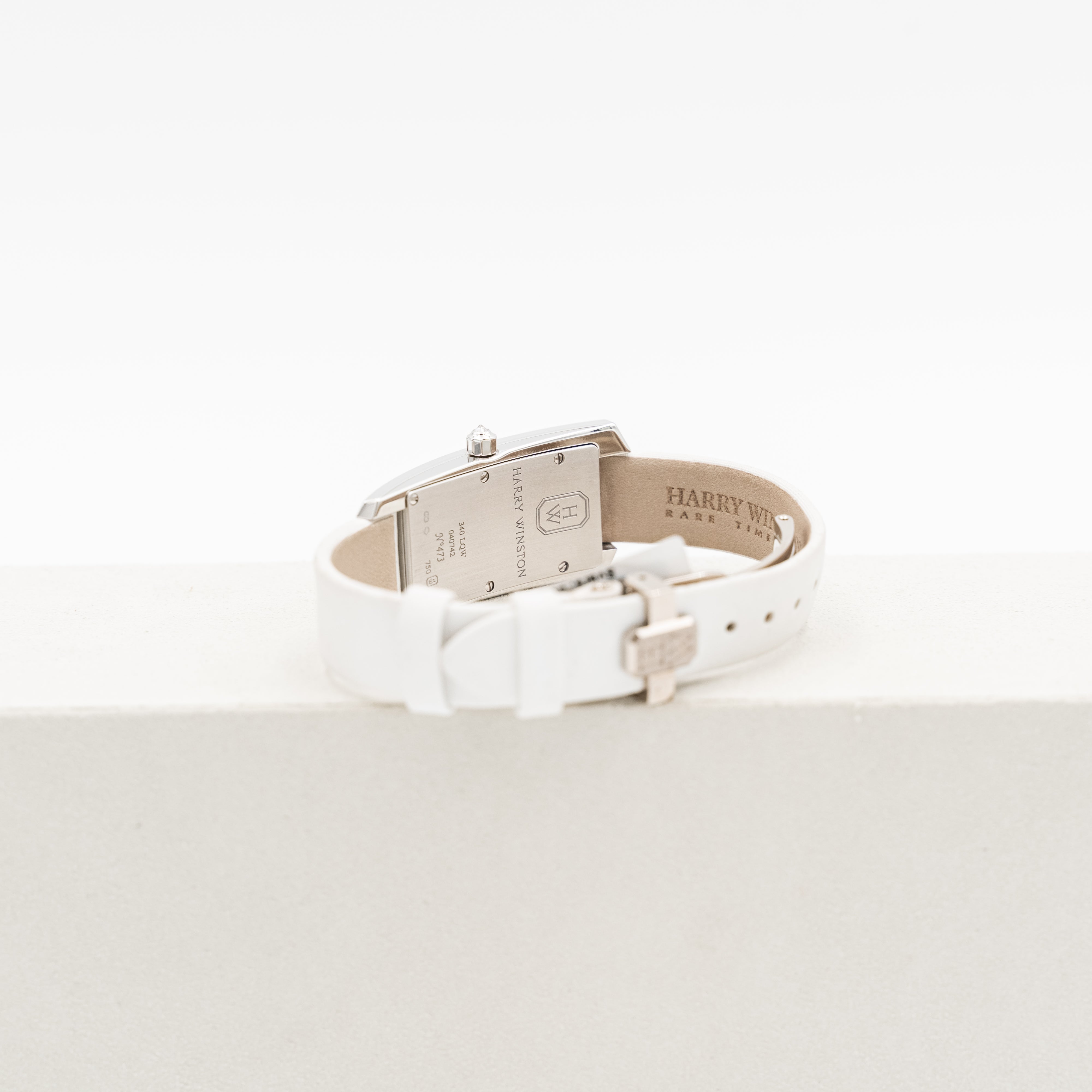 Harry Winston Avenue Quartz 18k Gold White Gold Ladies Watch Watch set con diamantes. Número de eferencias: AveqHM21WW002