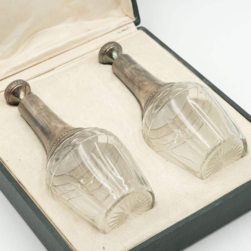 一對 19 世紀法國水晶水瓶，由 Cabanon Montpellier Bijoutier 設計