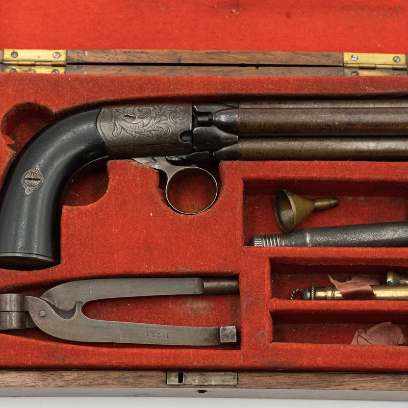 Un revólver de cuatro cañones Mariette Brevete y herramientas.