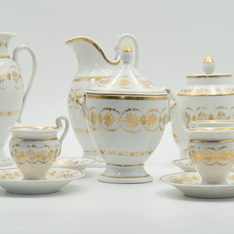 Juego de té y café de porcelana europea de estilo neogriego de la década de 1830