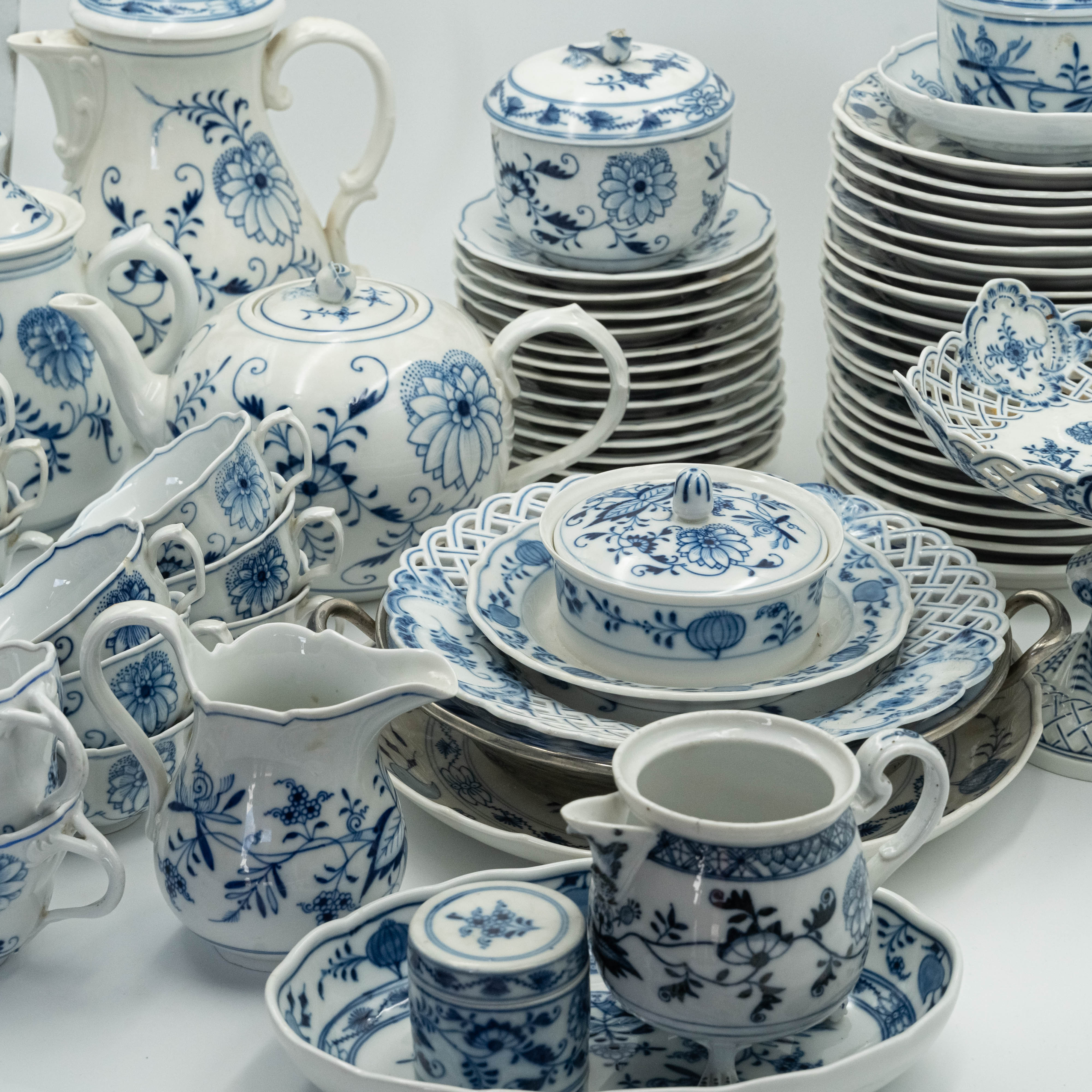 Magnificent 19th century Meissen "Onion" pattern porcelain tea and coffee service