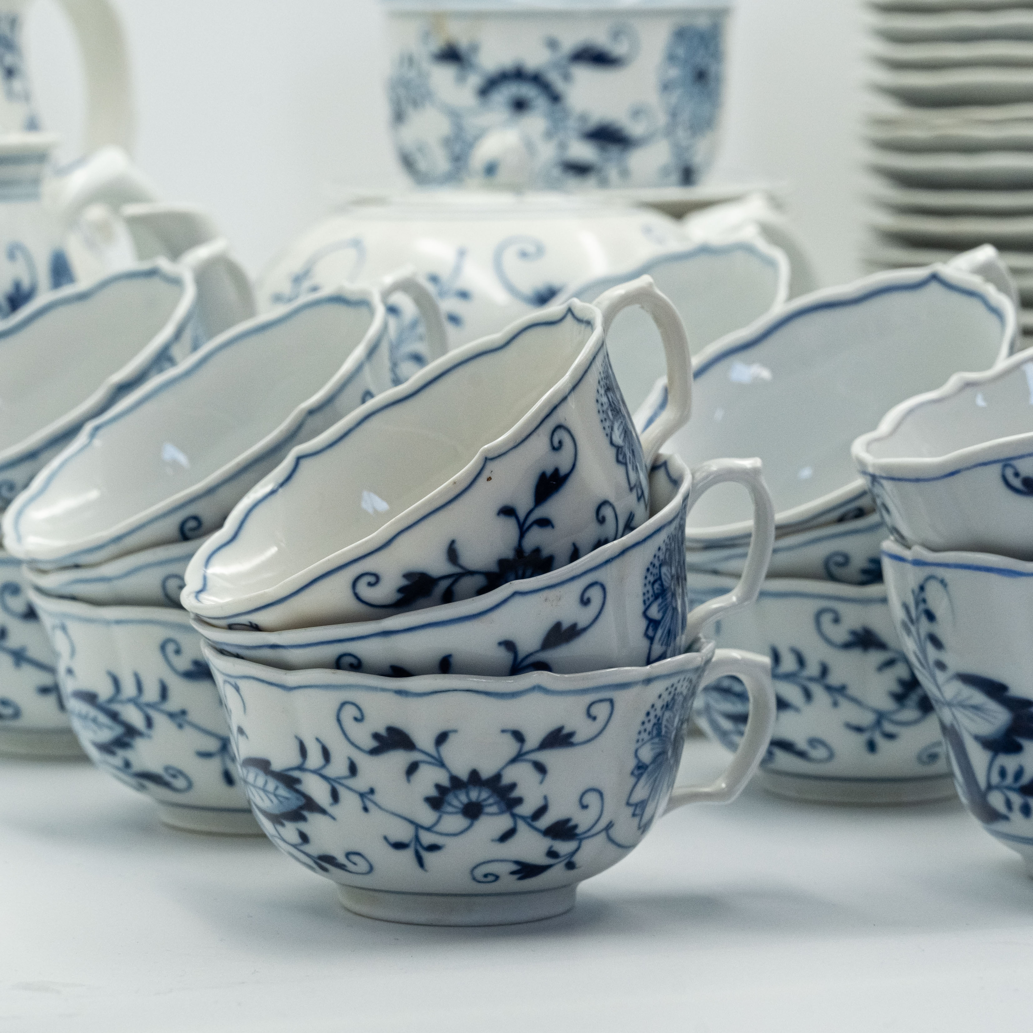 Magnificent 19th century Meissen "Onion" pattern porcelain tea and coffee service