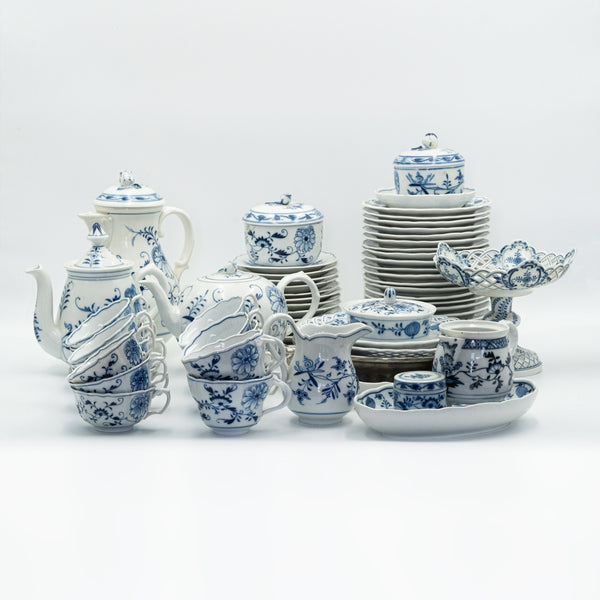 Magnificent 19th century Meissen "Onion" pattern porcelain tea and coffee service