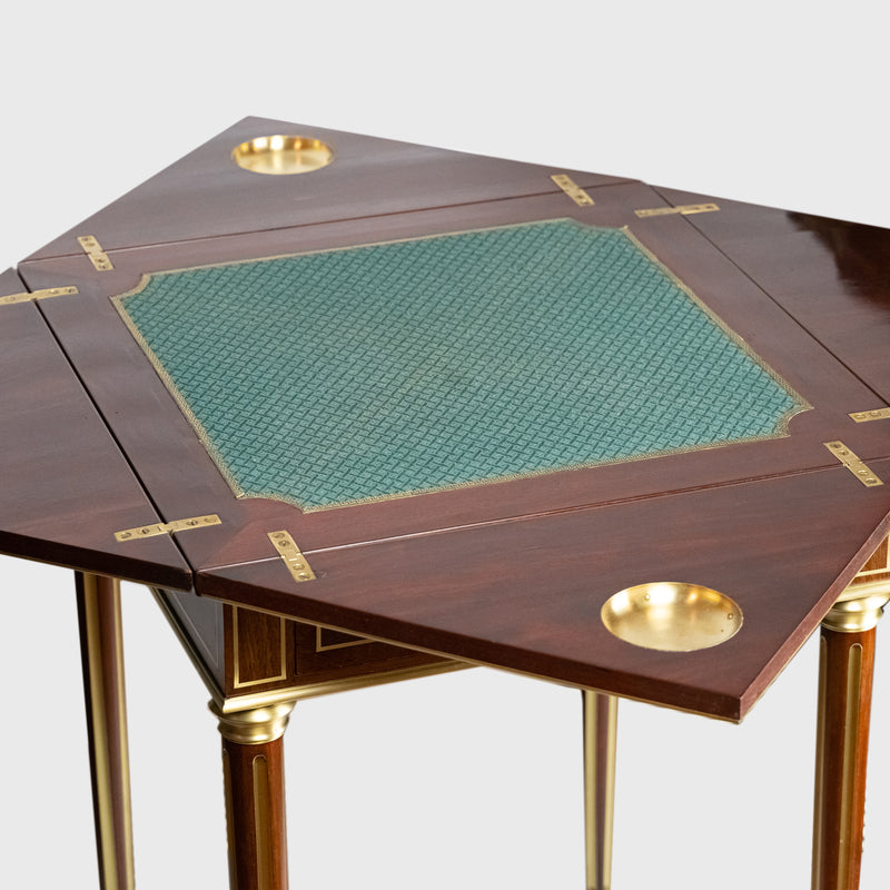 Antigua mesa de juego de caoba fina al estilo de Jacob.