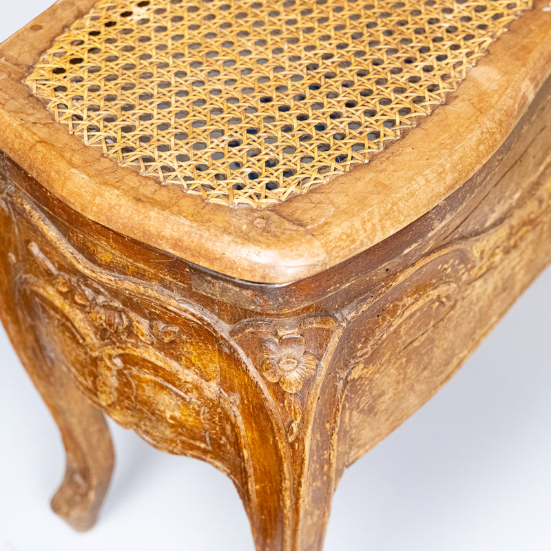獨特且罕見的 19 世紀坐浴椅，飾有藤編花卉裝飾品
