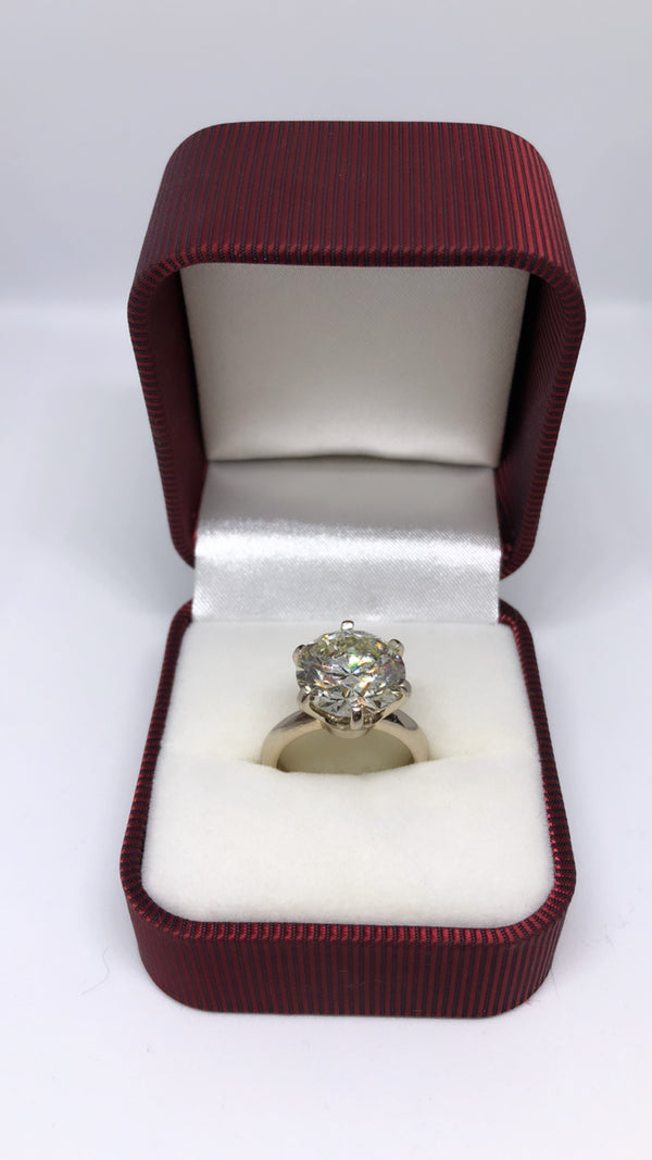 Anillo solitario con un diamante redondo de talla brillante con claridad SI1 de 6,55 quilates certificado GIA