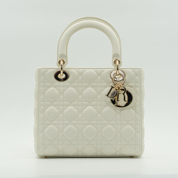 Bolso de mano Lady Dior de piel de cordero color blanco (latte) tamaño mediano