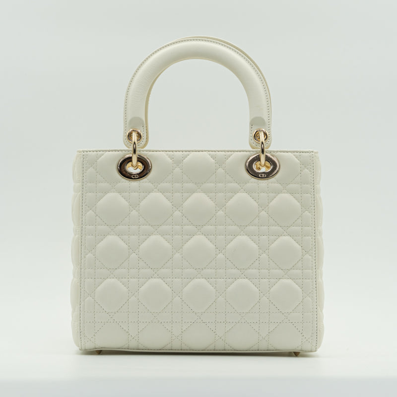 Bolso de mano Lady Dior de piel de cordero color blanco (latte) tamaño mediano