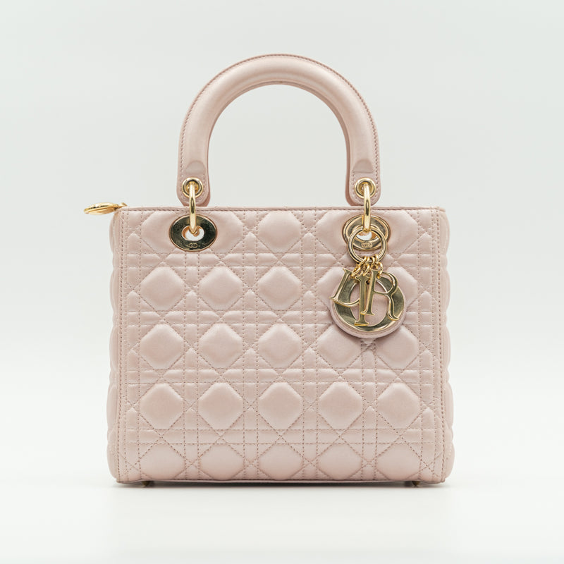 Bolso mediano Lady Dior Cannage de piel de cordero rosa empolvado