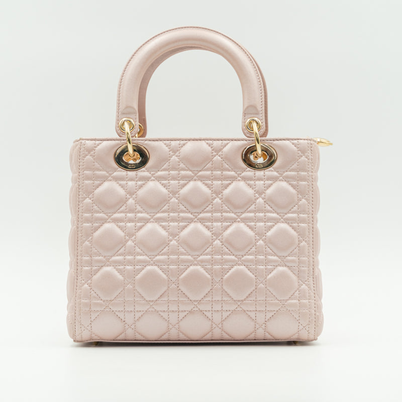 Bolso mediano Lady Dior Cannage de piel de cordero rosa empolvado