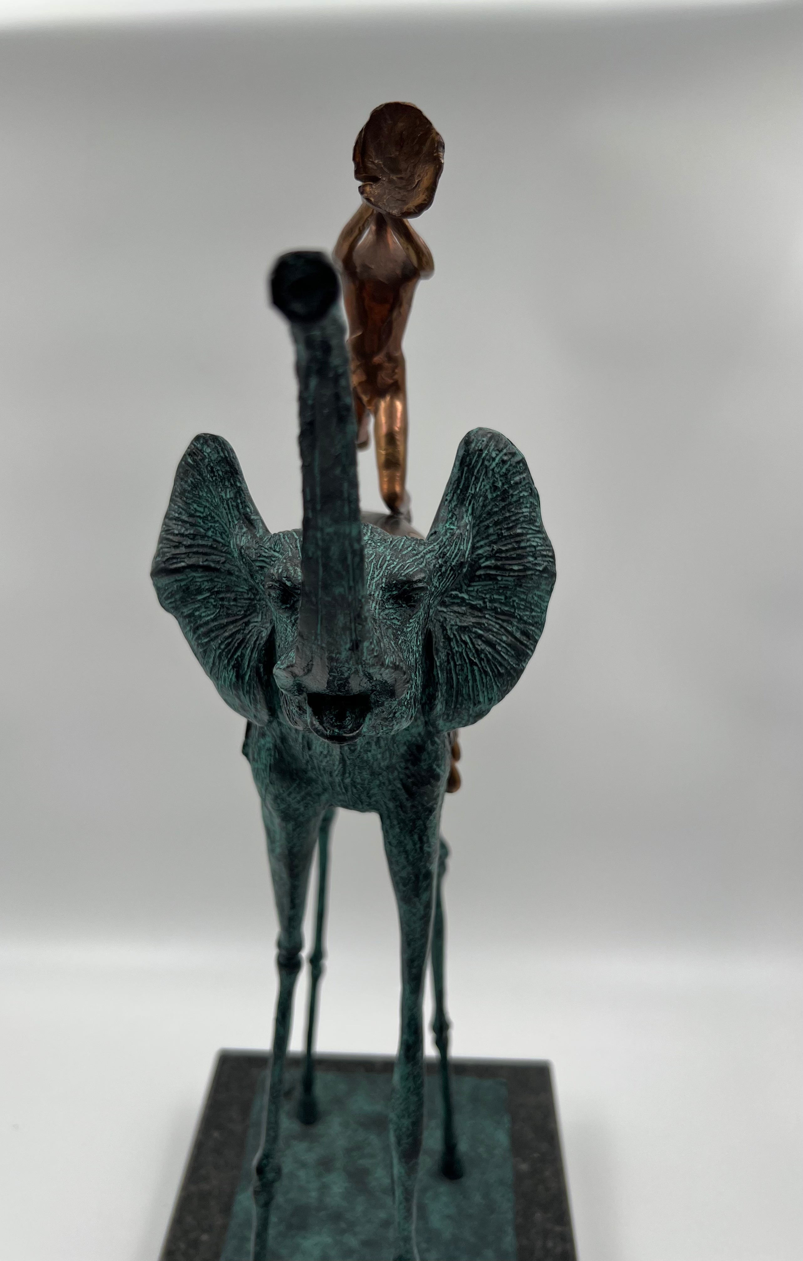 Escultura de Salvador Dalí de edición limitada "Elefante triunfante" 305 de una edición de 350 