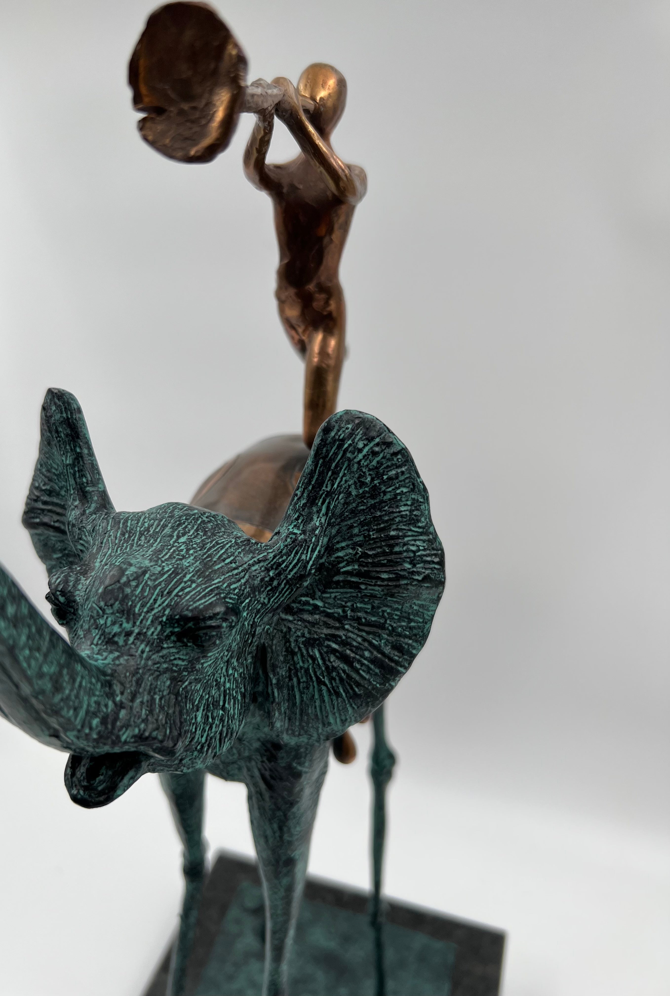 Escultura de Salvador Dalí de edición limitada "Elefante triunfante" 305 de una edición de 350 