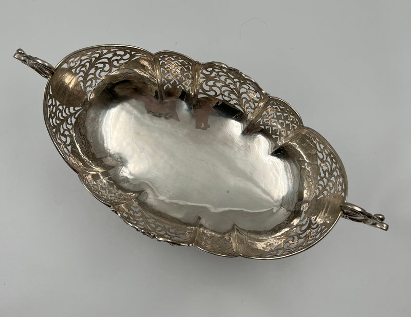 19 世紀古董歐洲銀水果花瓶，飾有精美雕刻的花卉裝飾和花環