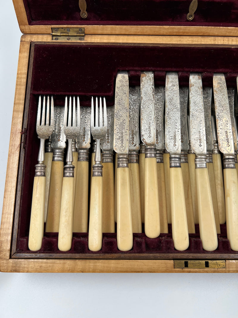 古董謝菲爾德銀器餐具套裝，裝在原廠木盒中