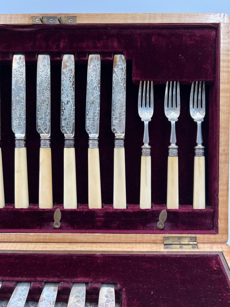Antique Sheffields silverware tableware set in its original wooden box