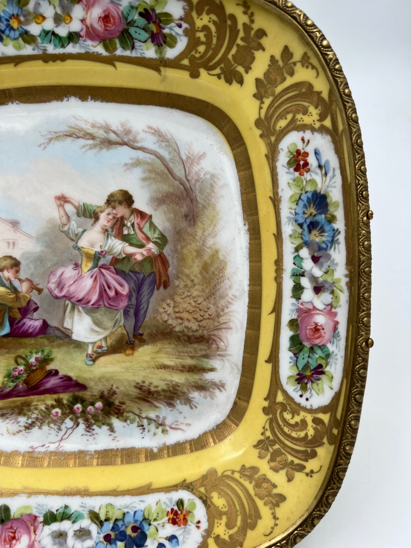 Importante Cuenco antiguo de porcelana amarilla de Sevres pintado a mano del siglo XIX.