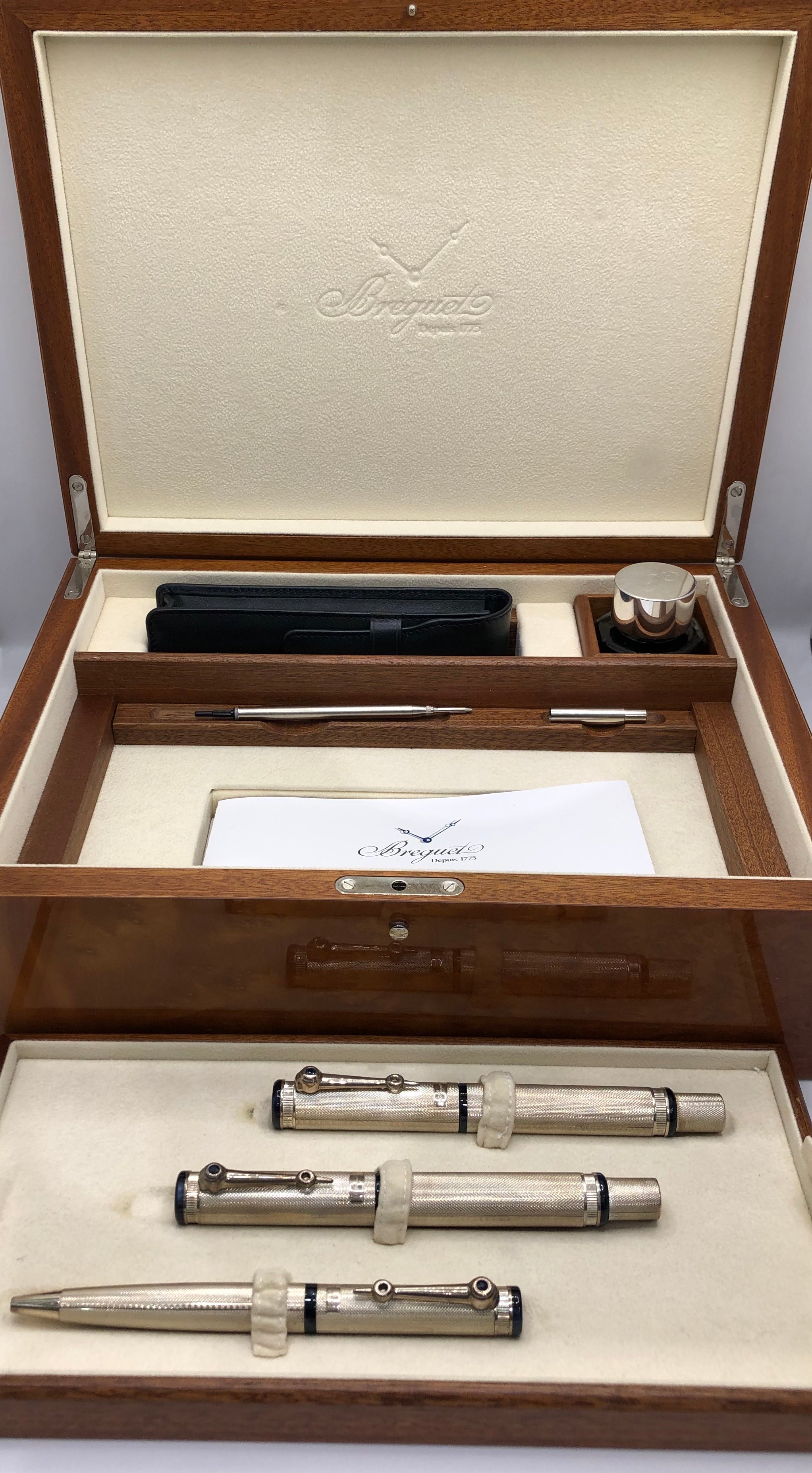 BREGUET: JUEGO DE 3 INSTRUMENTOS DE ESCRITURA EN PLATA DE LEY