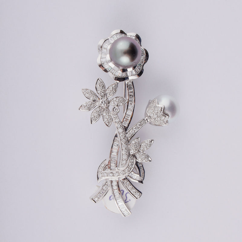 18k white gold brooch set with 2.60 ctw of natural diamonds and 2 saltwater pearls