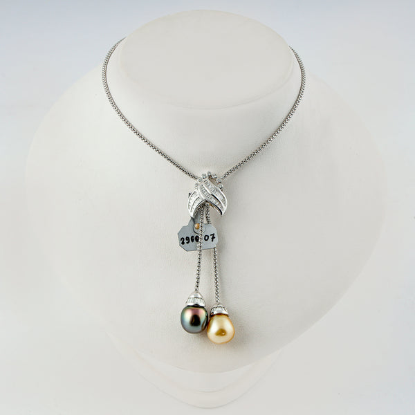18k white gold negligee necklace set with 0,13 CTW of diamonds and 2 salt water pearls